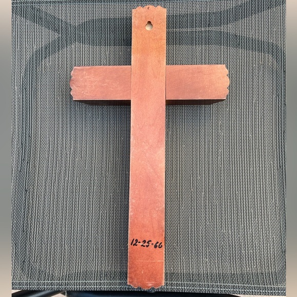 Vintage Wooden Cross with Mother of Pearl Inlay and Hidden Compartment - Picture 4 of 6